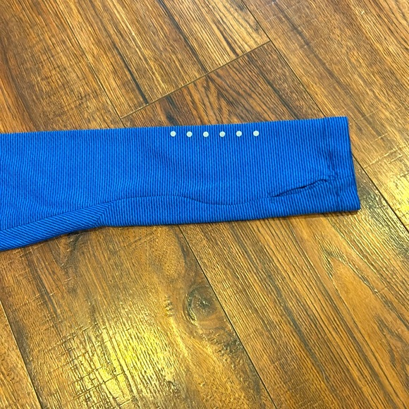 Nike athletic pull over - Picture 2 of 3